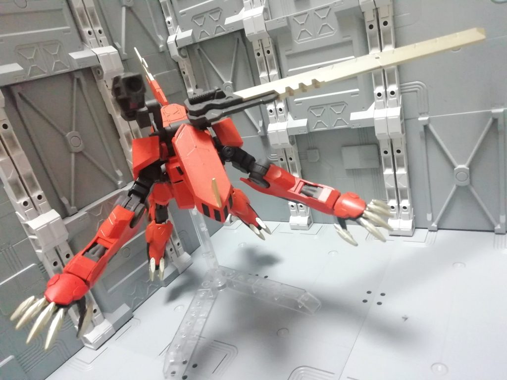 大剣を展開させての突撃も健在