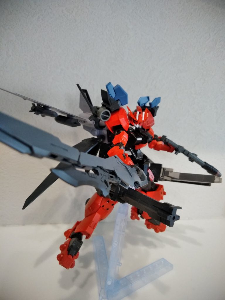 対艦刀ムラクモアーマーシュナイダーと連結し巨大な刀のような刀身に