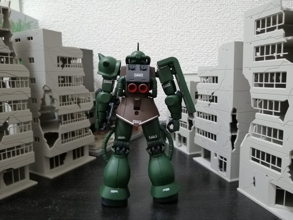 リアルタイプザクⅡ–2枚目/制作者：新人メカニック