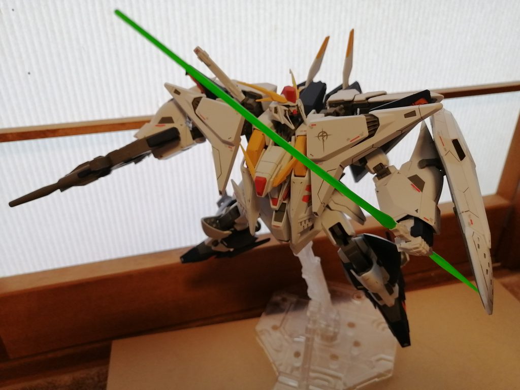 ビームサーベルを持たせて