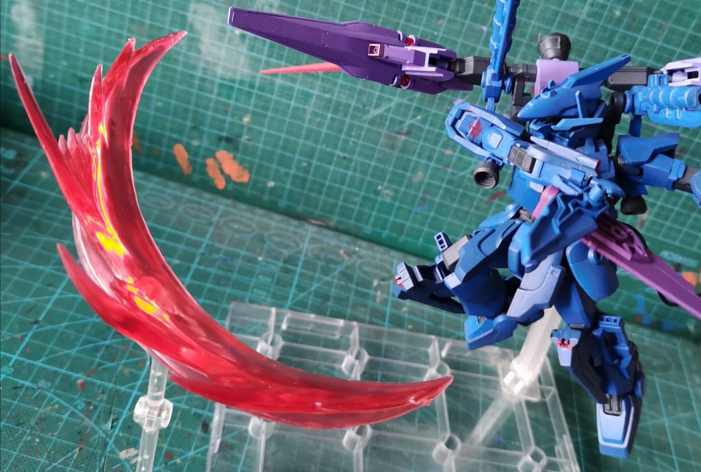 さらに”煉赤”が常時排出できるによって、怪刃”悪食”を使って特徴の攻撃”剣気”が短時間で連発できる==接近戦と遠距離戦を両立した形態、後は”自分”の腕次第==