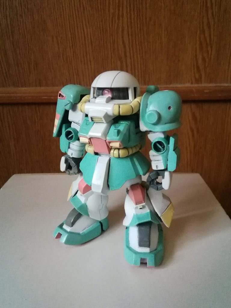 今回はセイラマスオ氏の特色塗料を使って塗装しています。パステルカラーがMSに似合うのか少々疑問でしたが、うまく溶け込んでいるかなぁと思います。