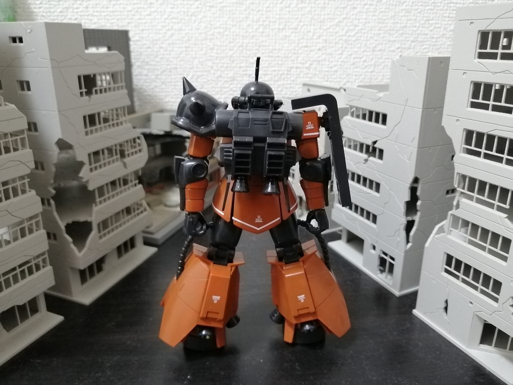 ギャビー・ハザード専用　高起動型ザクⅡ–3枚目/制作者：新人メカニック