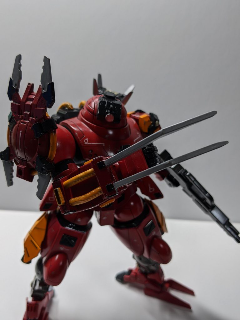 右手には謎のアイアンネイルを付けて中ボス感を演出😏