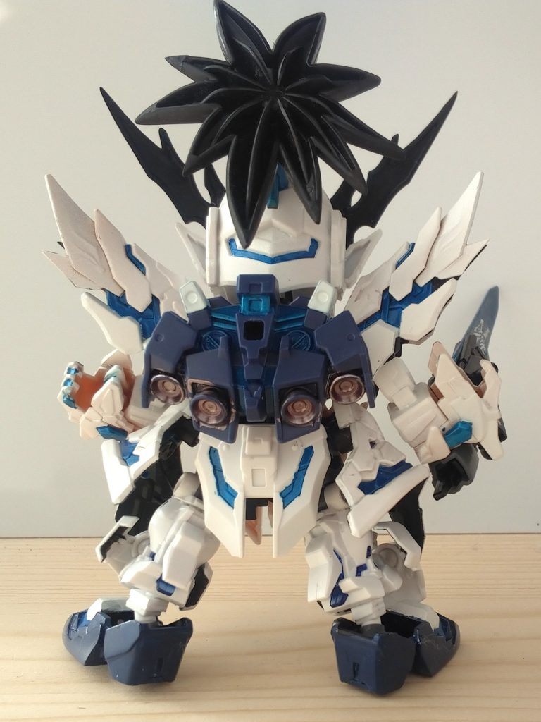 　PB(プランB)という事で、アームドアーマーを取り付けられるようにBB戦士のユニコーンのパックパックを取り付けています。まぁ、AAの方は作っていないんですが・・・　足は脛部分をBB戦士ユニコーンPBから移植。アンクルアーマーは、劉備の足の取り付け軸を移植して装着しています。　左腕には龍賢の、右腕には通常劉備のメモリスロットがありますが、メモリの力によらない覚醒なので、メモリは差さっていません。