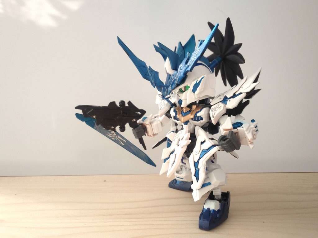 龍弾破刃は1cmくらい延長していますが、銃形態にもできます。頭部はチョンマゲの位置を変更の他、こちらも好みの問題でもみあげを削除。