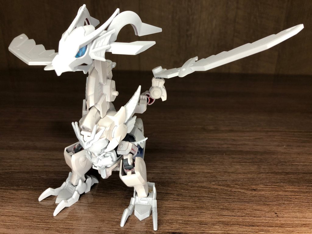 全身ご覧の通りベースはビルドダイバーズリライズの「ヴァルキランダー」...ってか結構ままMS時の足部分をうまく使い羽の位置を調整しました。