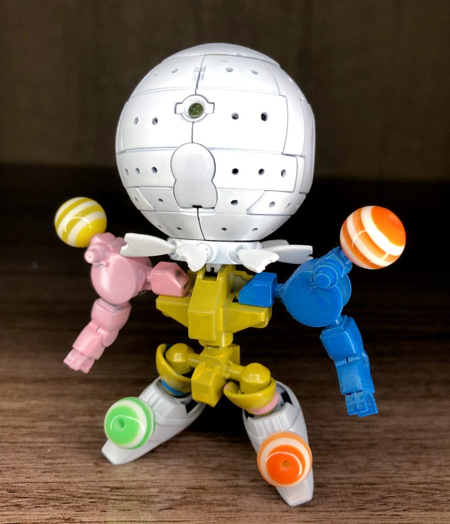 全身頭がボール、ボディにクロスシルエットのフレームまま...またえらい無茶しよって!w