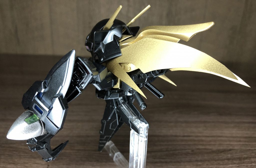 ん！？バックショット元のネクロズマには無い金色に伸びた後頭部これはいったい...?