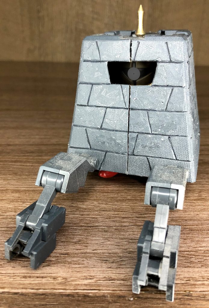 全身...四角ッ！！前に伸びたアームのせいかボールっぽくも見えますね