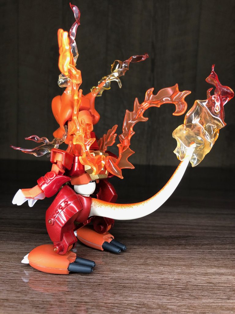 このクリアパーツですと黒背景の方が似合うかもしれませんねここまでご覧いただきありがとうございます。人気のポケモンだけにかっこよく仕上げれて大変満足の出来！このタイミングで作れキョダイマックスを絡めれたのがプラスポイントですね