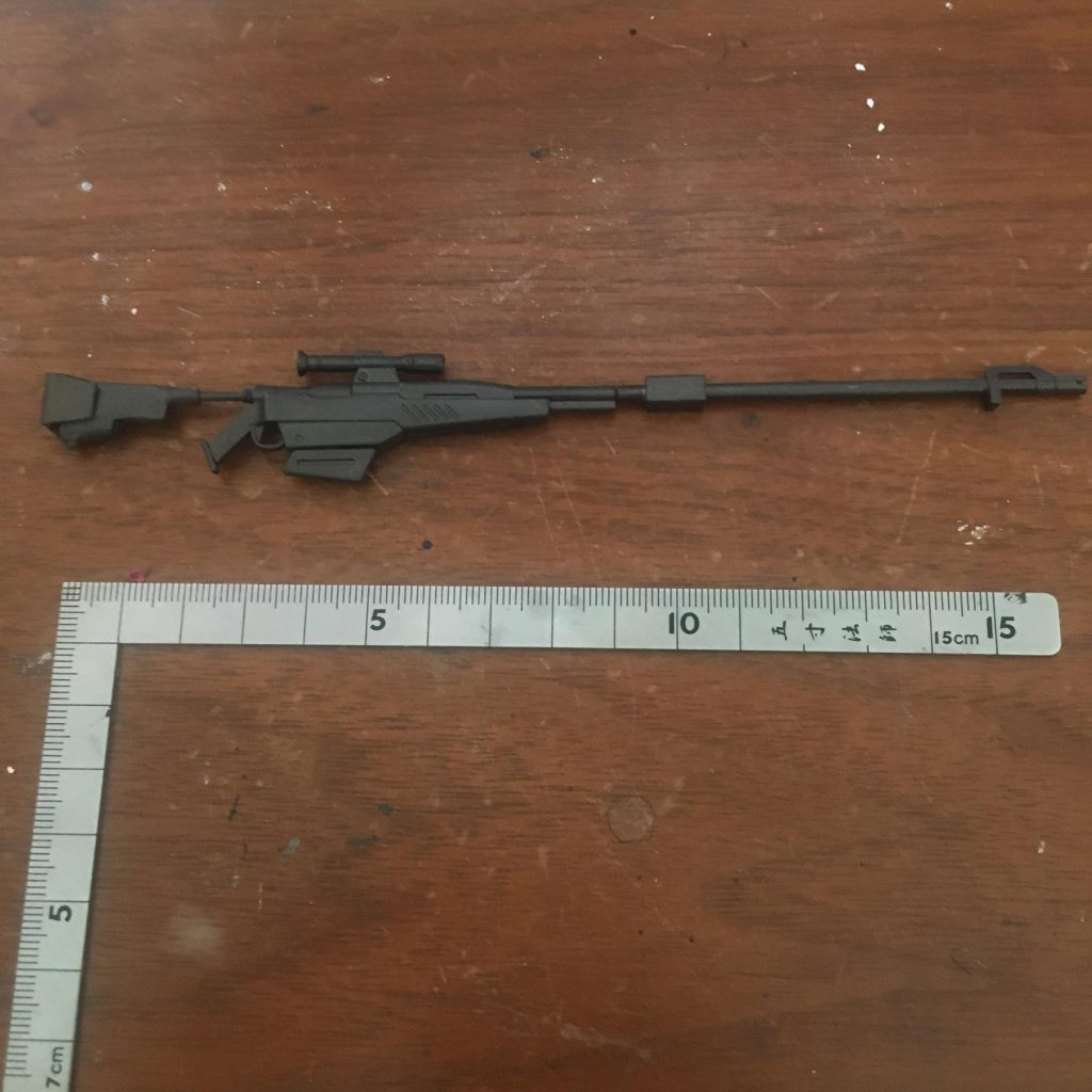 愛用のスナイパーライフルも形状を変更してます。砲身がジムスナの身長ぐらい長くなっていますが、高さの無い作品になるのを懸念して悪あがきです。