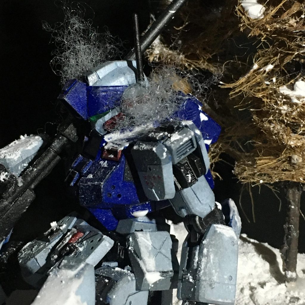 『ベテランパイロットが作戦前に集中力を高めている所』って感じのイメージです。