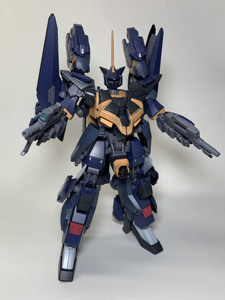 ショートバレルビームライフルを構えて一枚。最初はヘイズル系のショートバレルライフルを持たせる予定でしたが、二つ揃わなかったためパワードジムカーディガンのものを使用。(ヘイズル2機以上買ってるはずなのに(-_-;))