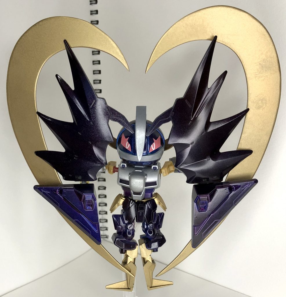 後頭部が顔になるのもすごいですがターンエーのツノ部分がルナアーラの顔部分の装飾らしくなるのはかなり面白い見立てにできたのではと感じております。羽を展開すると外側の金色部分も相まってかなりのボリューム感となっております。