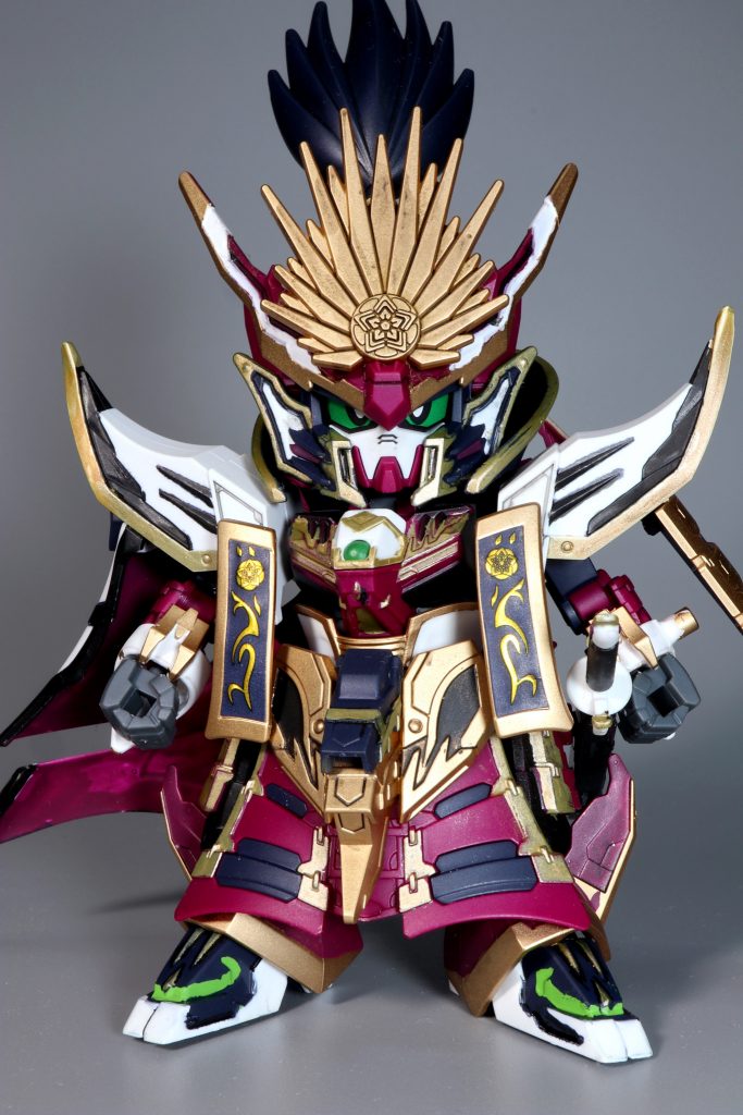 全身図プロポーションはやはり最新キット、カッコいいですね～こいつは装飾が多いので干渉で稼働はイマイチですが、その分見栄えがいいです。ただ塗装無しだとかなり物足りないので、塗装は頑張りたいですね。SDは塗装の練習にもなると思いました。