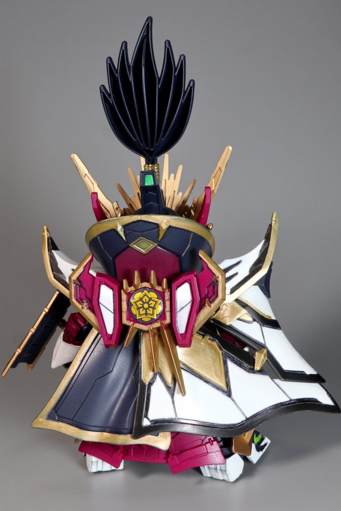 お背中織田木瓜をアレンジ？した様なマークがあります。星型のため桔梗にも見えるような？