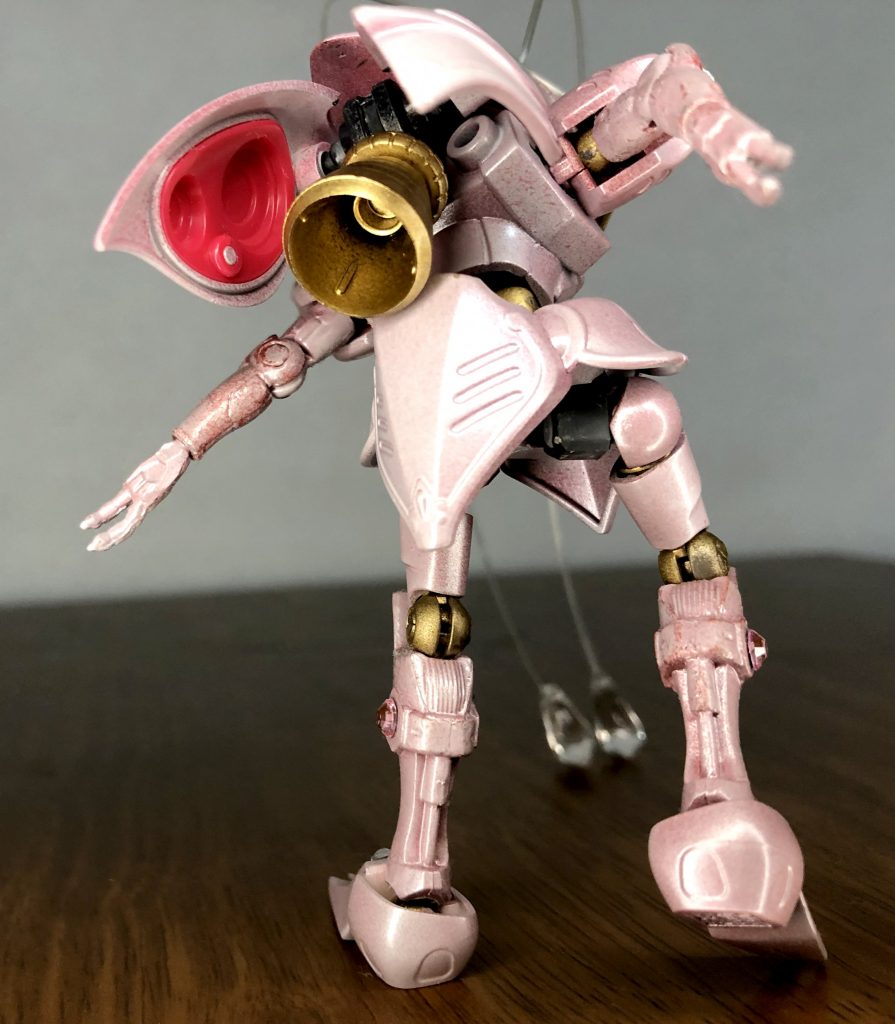 その羽根の中には大きなバーニアがいかにも素早さが高いフェローチェに似合った強力な推進力です