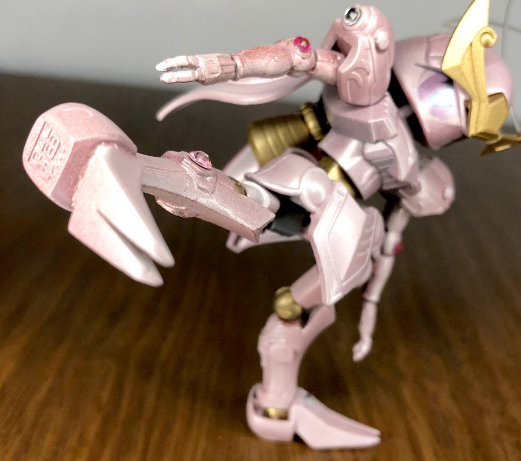 長いおみ足による蹴り技！