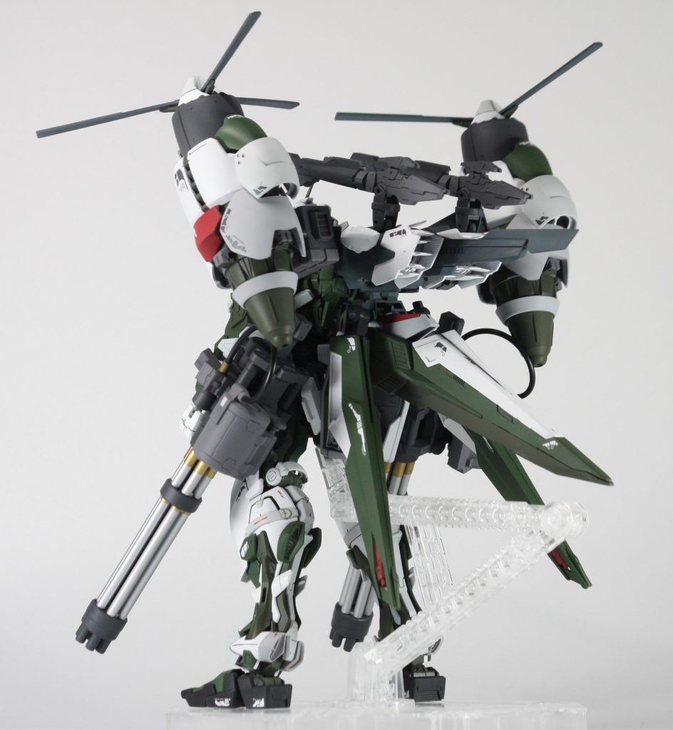 TF(ツヴァイファルケ)ストライカーはエールストライカーを基部にダブルリベイクライフルやRGズゴックなどのパーツを中心にミキシングしています。本体腰部にはスタビライザーとしてMGイージスのパーツを利用しています。