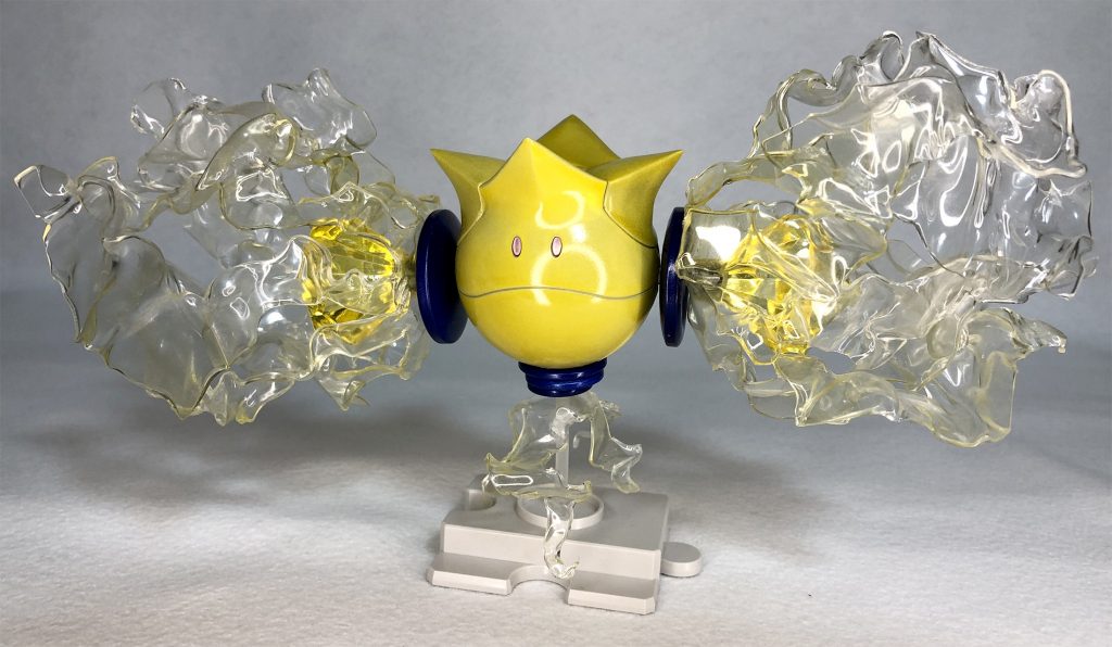 全身両サイドからものすごい出てますねwww左右から激しい電撃の腕が伸びてるポケモンなので透明プラ板を炙って大きな電撃パーツを作ってみました