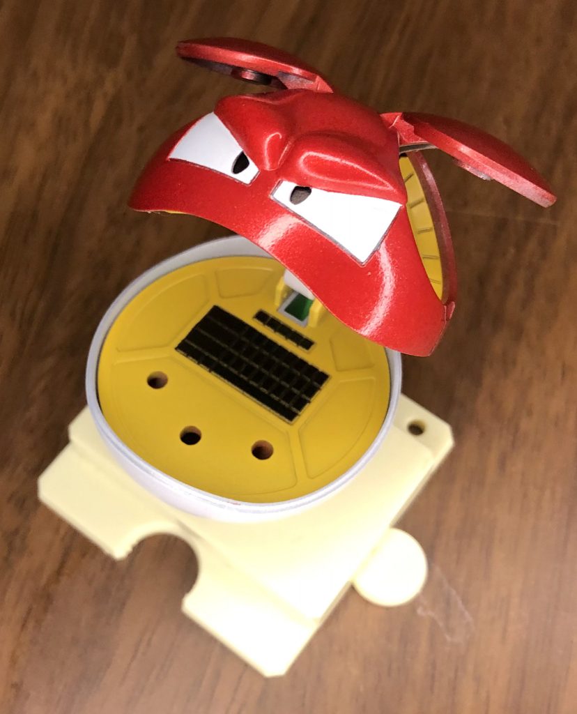 中も割とちゃんと塗っているのですがこのようにビリリダマではあり得ない姿にも！でも実は開くのかも...？と色々錯覚してしまいそうですここまでご覧いただきありがとうございます。実はマルマインは随分前に制作したことがありいつかビリリダマも作りたい...とは常々思っていたのですがどのように作ったら？と思案がまとまらず断念しておりました答えは眉間でしたねw面白いほどまとまった姿になりびっくりでした！