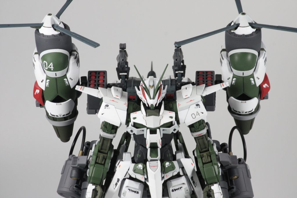 ティルトローターと基部の接続にはボールデンアームアームズのミサイルポッドを使い、装填されたミサイルは全てプラ棒から自作しています。