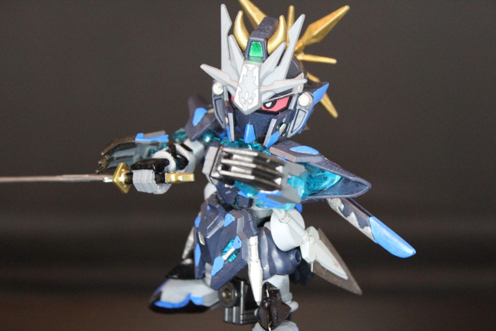 変身(変形)オミットなので、狐のお面・後ろ脚用のパーツは付けていません