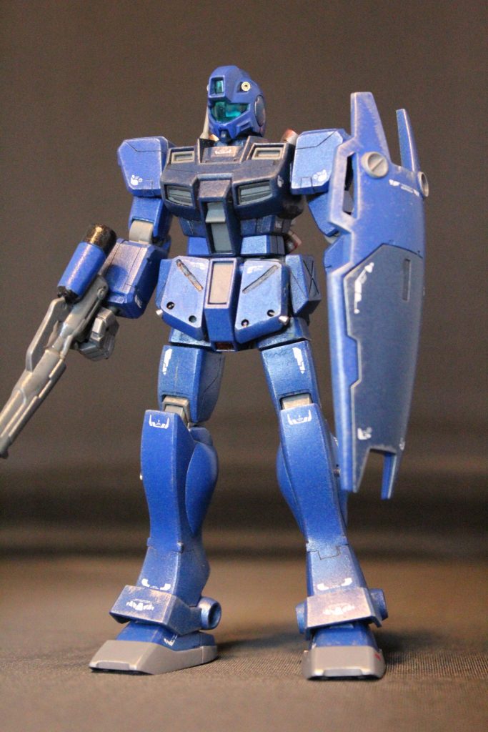 太腿にロール軸追加、股間に3mm軸受追加、合わせ目消し、スジ彫り、水性サフ→水性塗装ドライブラシ所々になんちゃってメタルパーツ