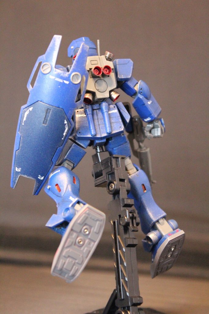 シールドの連邦十字は、削り取りました (せっかく曲面シールドなんだから、耐弾性としては突起は無い方が