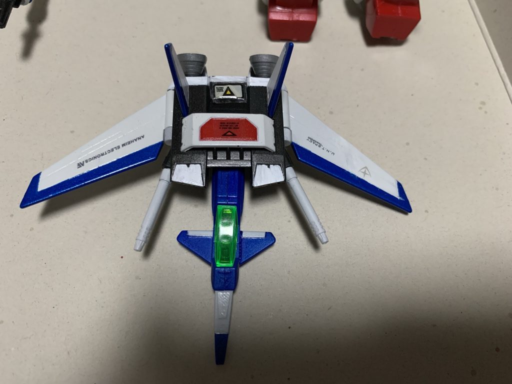 コアファイターも塗装し、ガンダム本体と合わせて余っていたデカールなどを貼って仕上げました。ガンダム本体の方はキット付属のデカールは微妙な物は排除して余っていたデカールに置き換えています。