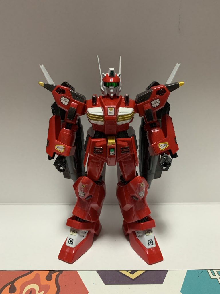 巨大なわりに付け替えなどなくキャノンをクルリと回して背部に収納できるとか意外と優秀です。塗装に関しては基本大部分が赤なので楽かと思いきや、白や黒に塗り分けする部分が必要で、意外とマスキング地獄で大変です(^^;肩に関してはこの大きさで赤、黒、黄と塗り分けなきゃいけなかったり、地味に面倒ですw