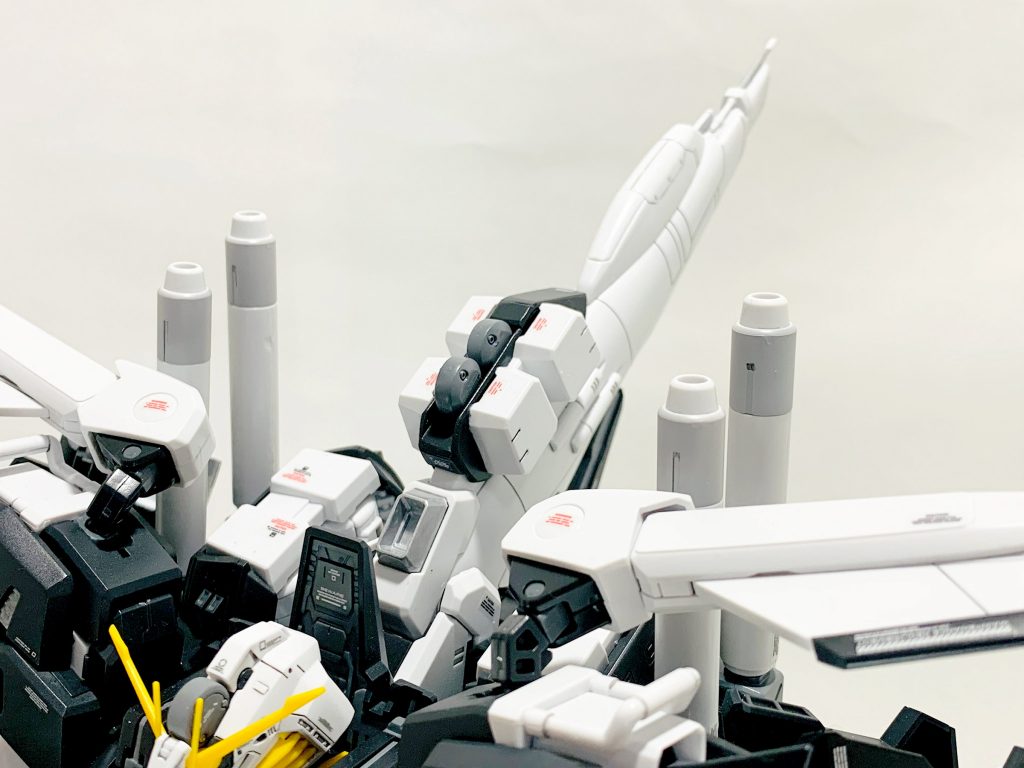 インコムユニットテールスタビライザーに余剰パーツのインコムを惜しげもなく使用した強化パーツ。ベースはプラ板で余剰パーツの一部を装飾してます。これもテールスタビライザーに磁石を仕込んで被せる形でとりつけてます。