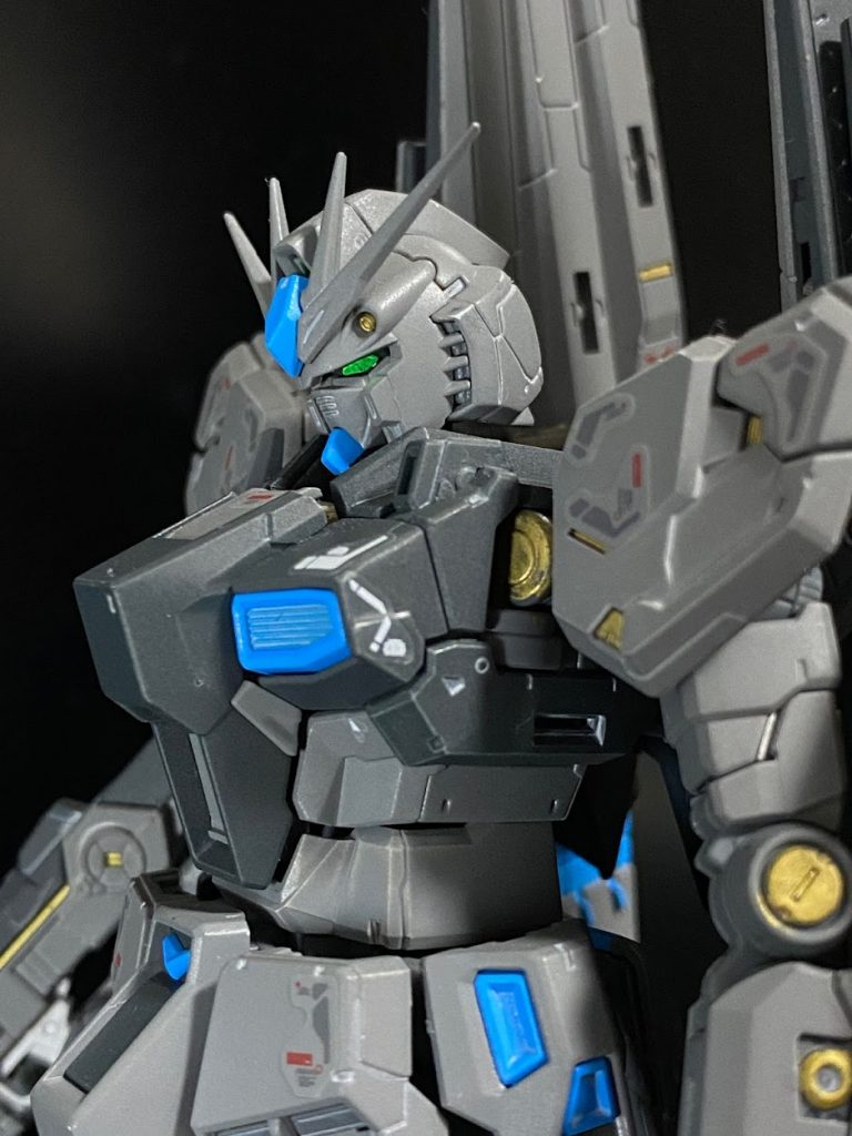 RG νガンダム [ν.ο.ι.ρ]でした。やっぱりRGはパーツの精度もディティールの細かさも、下手なMGやHGの非じゃないですね。素組みでもカッコイイ。いつかはRGサザビーあたりも作ってみたいですね。