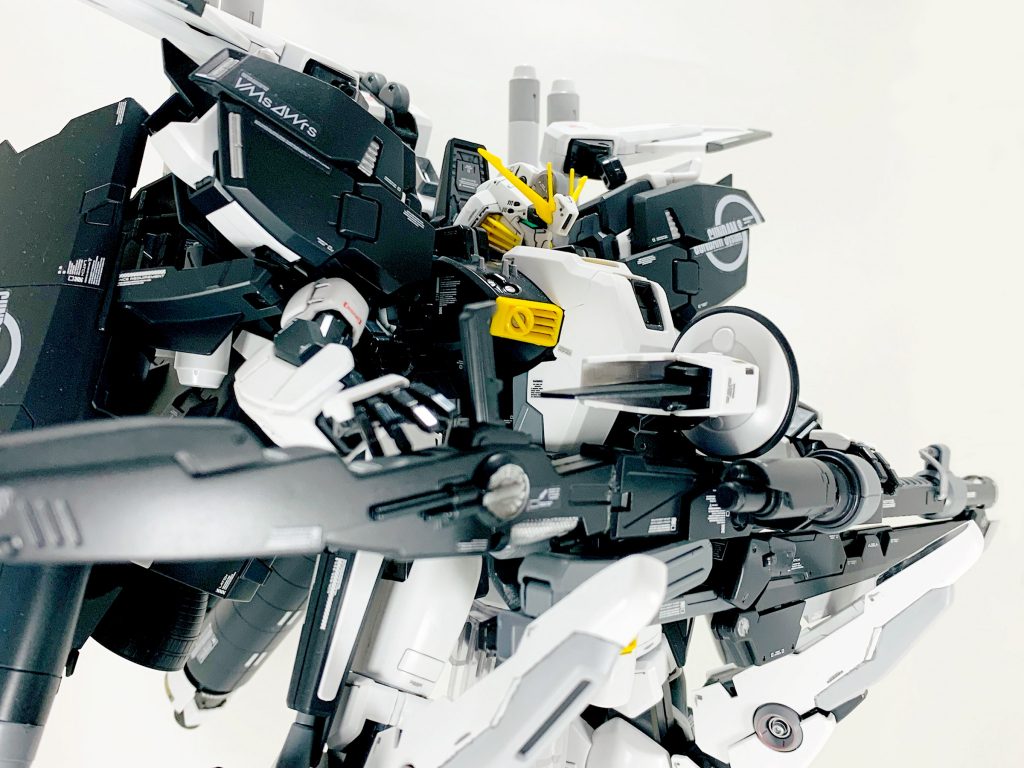 強化パーツを作ってたとはいえ製作期間3ヶ月とさすがMGと言わざるをえない感じでした。それだけにこのガンプラを作り終えた時の満足感はひとしおです😆みなさんもぜひ作ってみてね😊