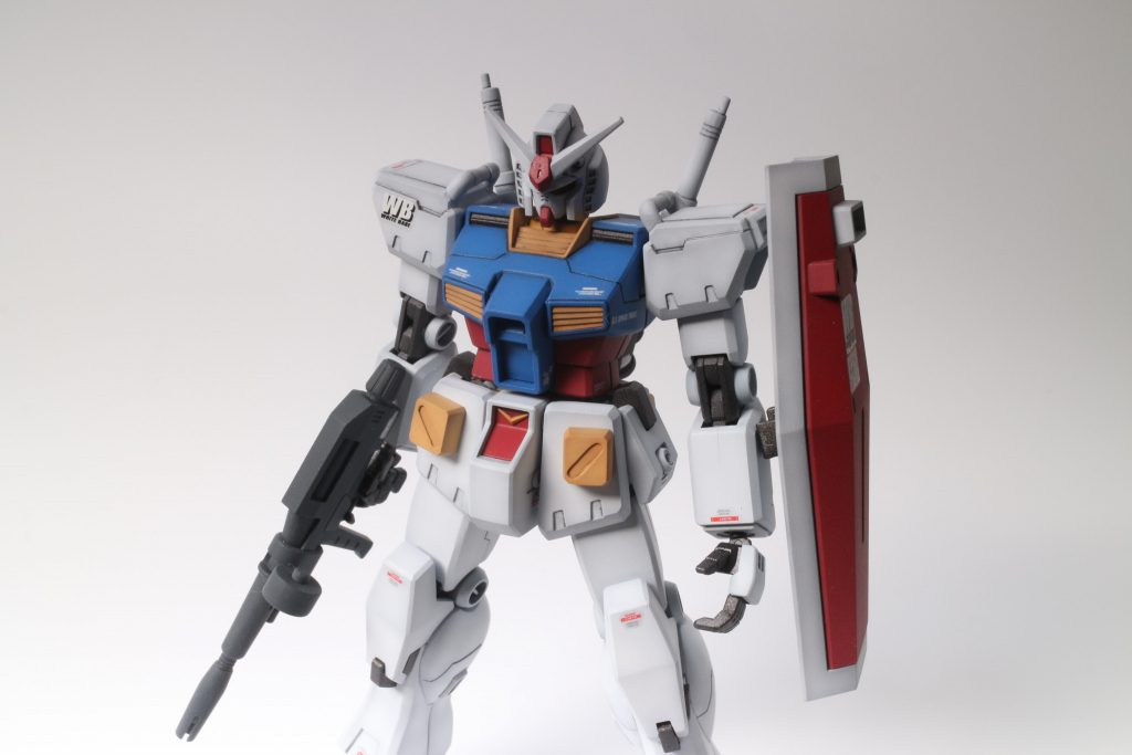 胴はジムカスタムのままだと設定とは全然違うのですが、アレックスとの繋がりを考えるとこれもアリかと思えて、そのまま使いました。