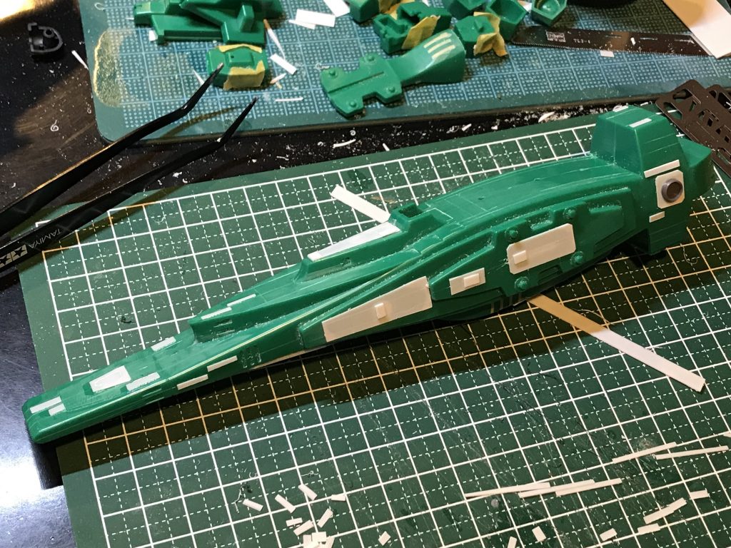 サラミス同様に0.3mmプラバンでディテールアップ．