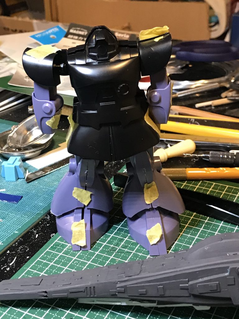 仮組み.弁慶さんみたいですね.これでは全然ポーズ付けられないので.