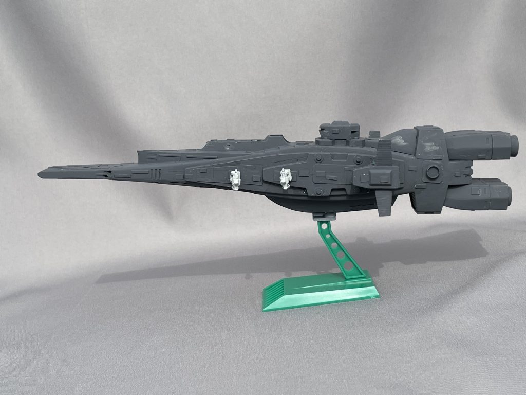 サラミス同様に，艦橋を上の一段だけにして低くしました．砲塔は全て取っ払いました．