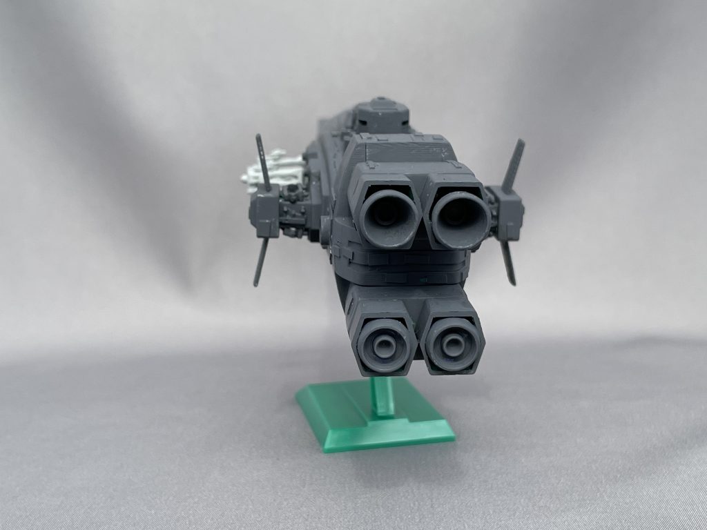 エンジンノズルも適当なパーツでディテールアップ．