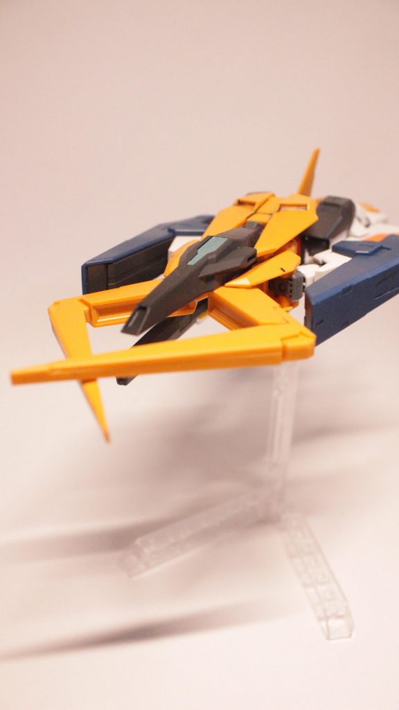 もちろん飛行形態時には印象的な敵を挟み込み、切断する様子も再現可能！