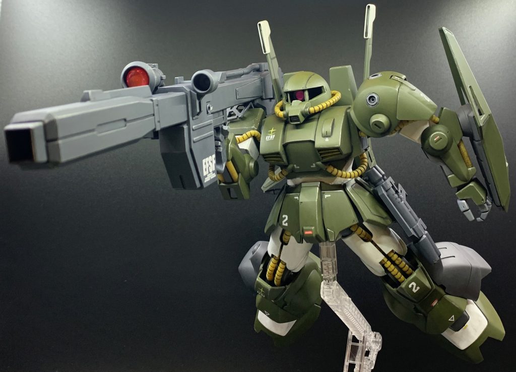 ストレート組みでも旧キットとは思えないくらいポーズがキマります。MGハイザックと並べても全く遜色ないというか、知らない人が見たらどっちの方が新しいキットか分からないレベルだと思います。1200円でこのボリューム感と緻密感、噂に違わぬ名作キットだと体感しました。