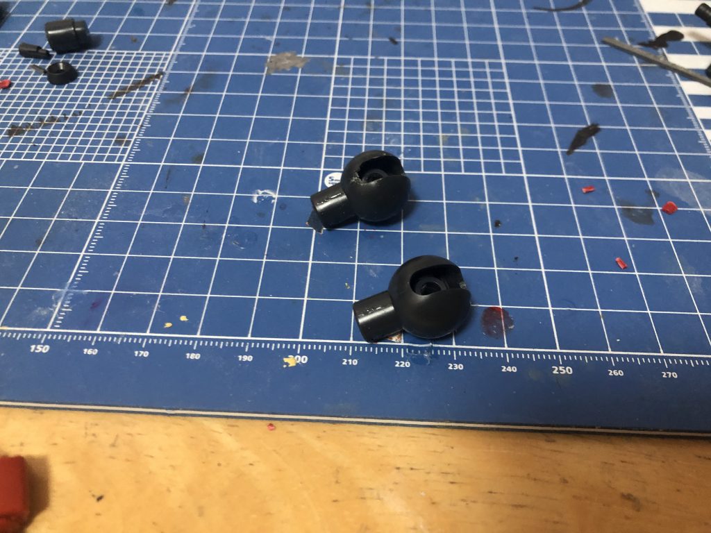 腕の部分を削りこんで稼働範囲を向上。