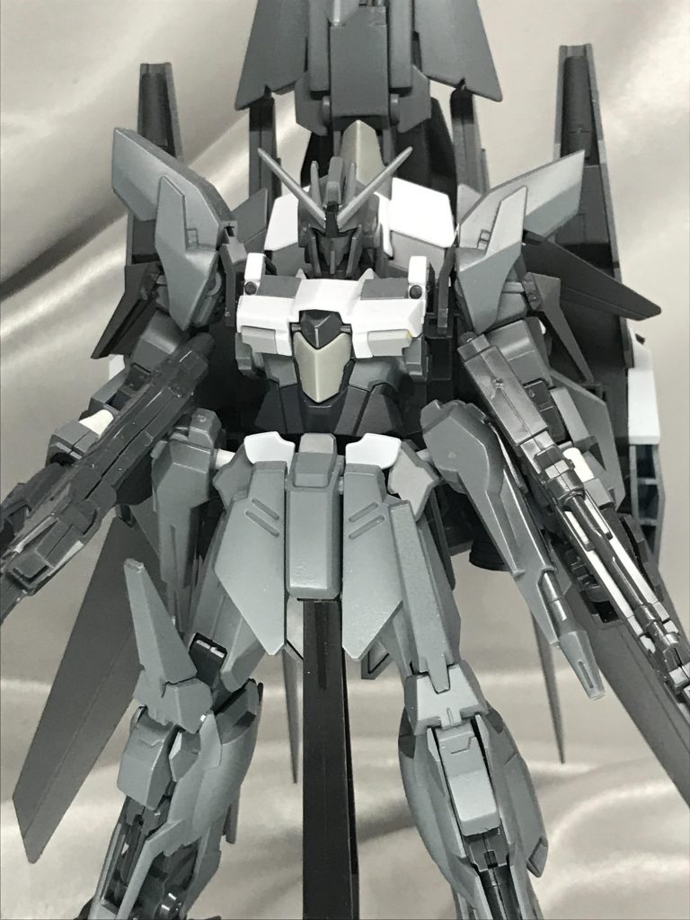 究極系ということもあり、顔は正当なZ系。ゼータプラスの面影はもう腰のビームキャノンしか残っていないですw