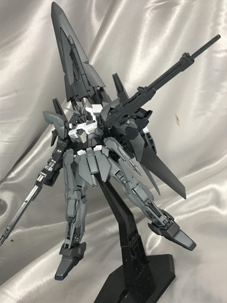 左右のビームライフルは別のデザインにし、差別化しました。百万式のライフルとリゼルのライフルです。ゼータ系でここまでかっつり二丁っていなかった気がしたのでぜひやりたかったです(///▽///)