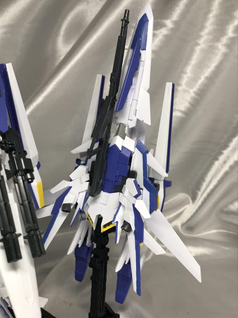 可変後の方は色の足りない部分を塗ったのみ。薄いグレーで墨入れしたんですが思ったよりつぶれてますね…