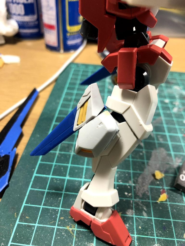 脚部の追加ブースター塗装前状態。マーク２・バルバトス・フリーダムのジャンクパーツを組み合わせて作成しました。