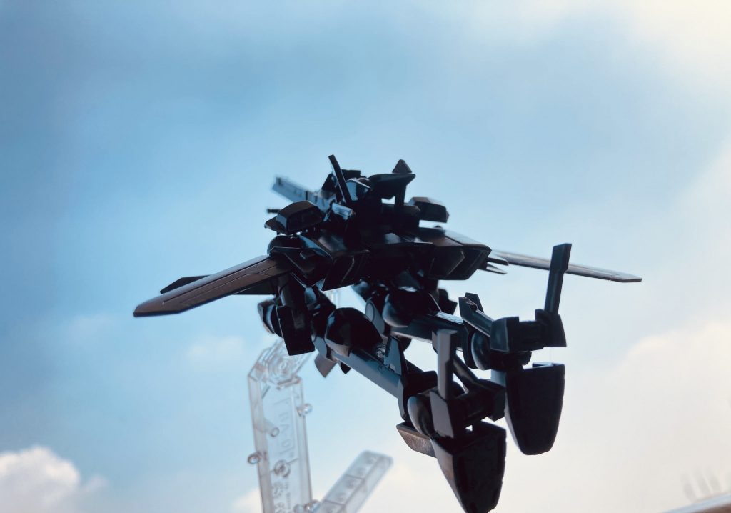 上昇中のイメージ物干し台に養生テープで台座括り付けて撮影。