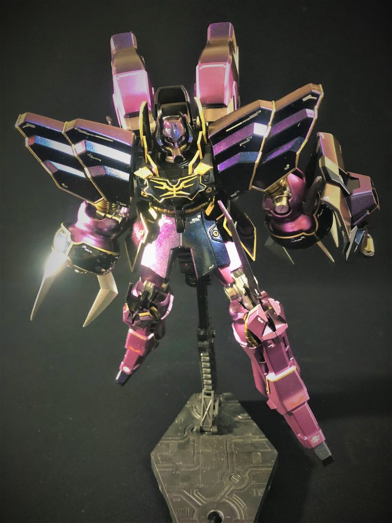 大きな爪が特徴的です。