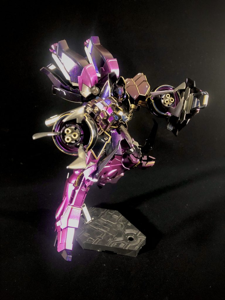 劇中では、アンジェロ・ザウパーが駆るMSとして敵、または味方として活躍しますね。